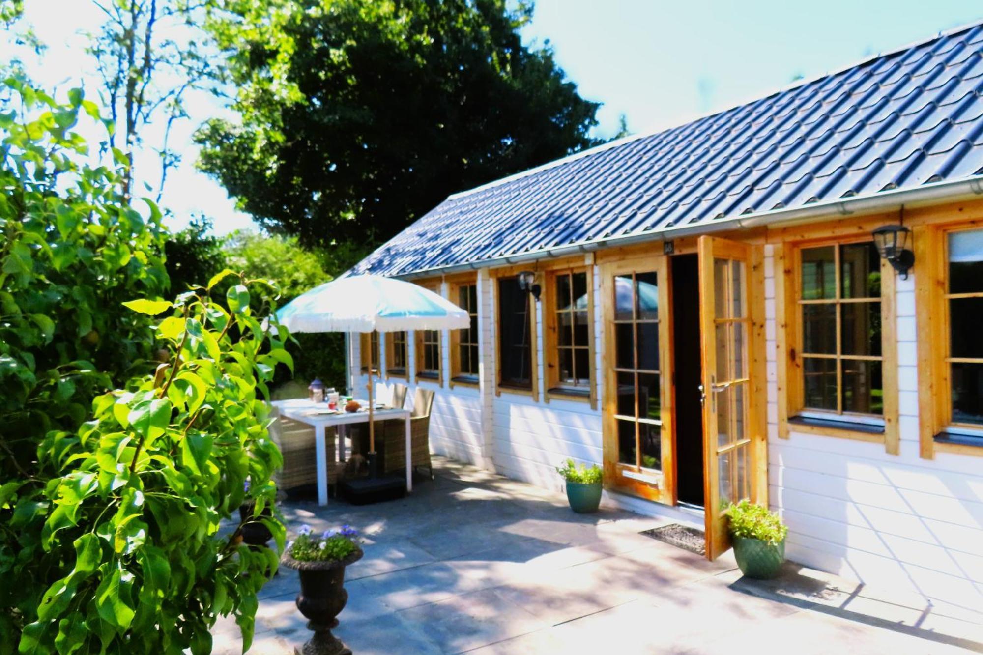 Tiny Botanic House Villa Tzummarum Bagian luar foto